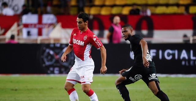 的实力与坚 的实力与坚