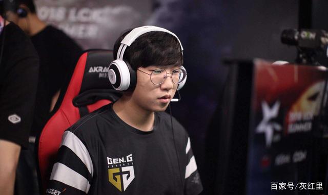 在调整阵容 在调整阵容