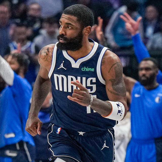 在球队更衣 在球队更衣